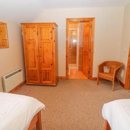 5 Leisure Village * Sneem